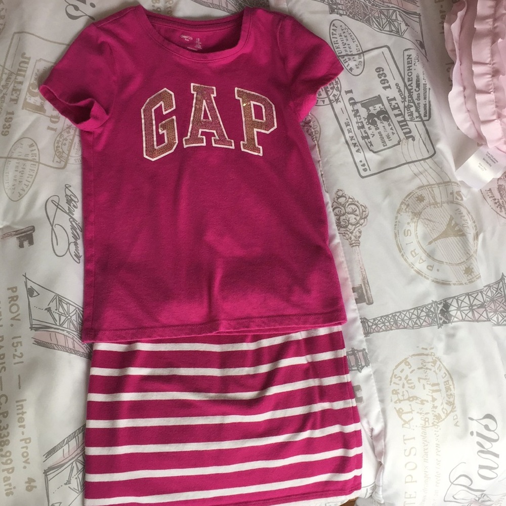 Girls t shirt and skirt set